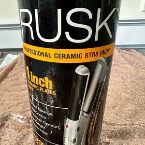 NWOT : Rusk 1 inch ceramic iron